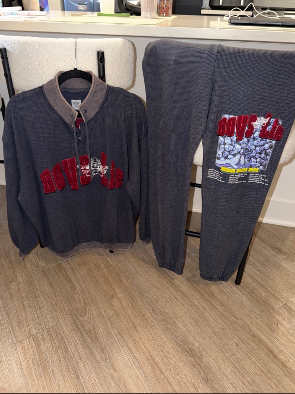 Boys Los Dark Gray Pullover Sweater and Sweats Set Size XS